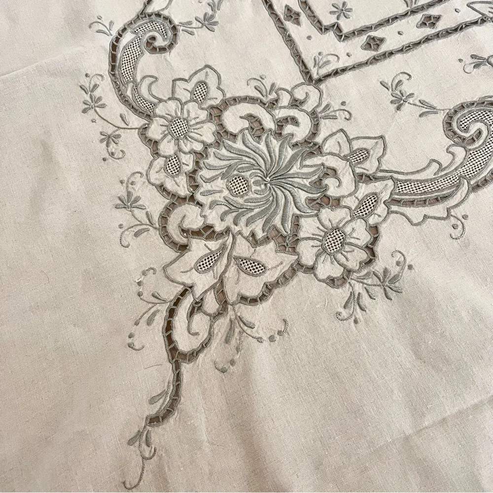 Vtg Madeira Embroidered Cutwork Lace Floral Linen Tablecloth‎ 113”x62” & Napkins